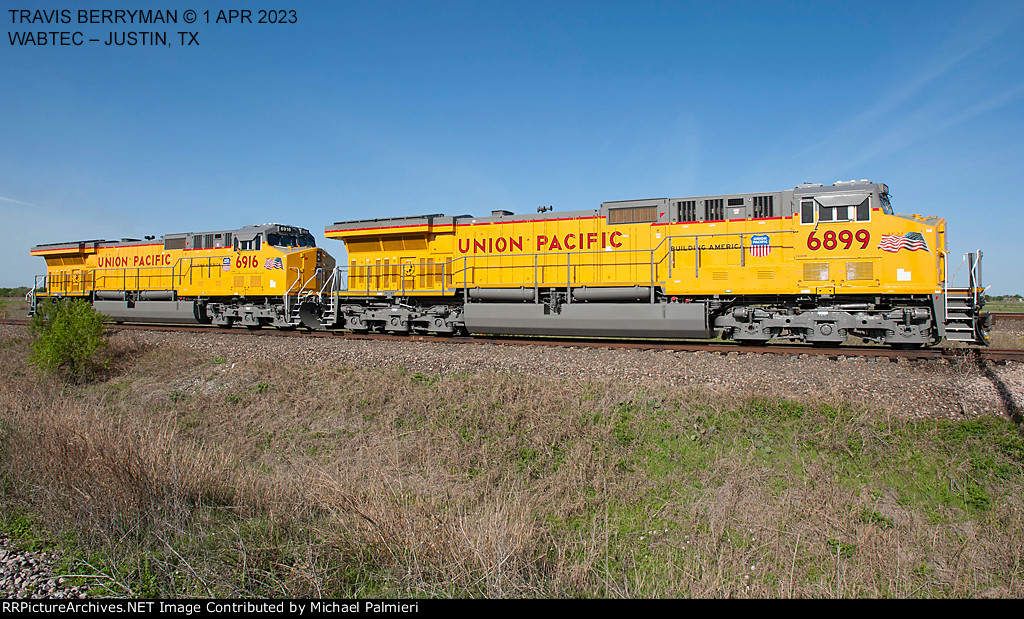 UP AC4400CWM Units 6899 and 6916